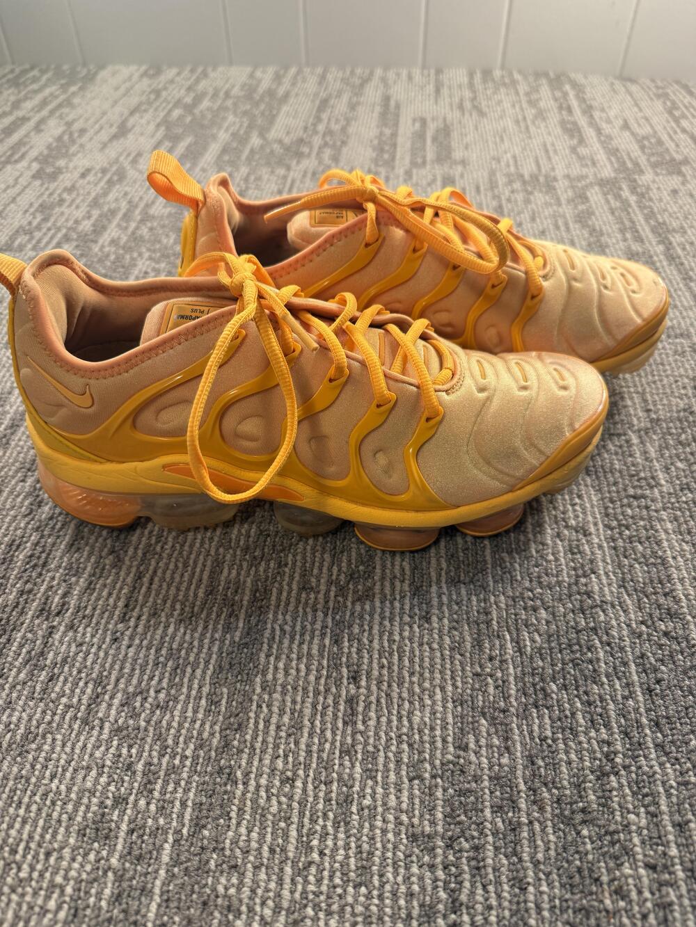 Nike Air Vapormax Plus Shoes Womens Size 9 Orange Yellow Running CW7011-800 - Picture 3 of 10